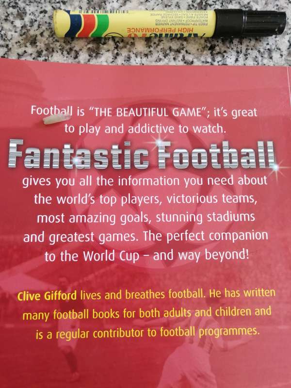 FANTASTIC FOOTBALL CLIVE GIFFORD  ( Includes the 2006 World Cup Chart )   ( Soccer )