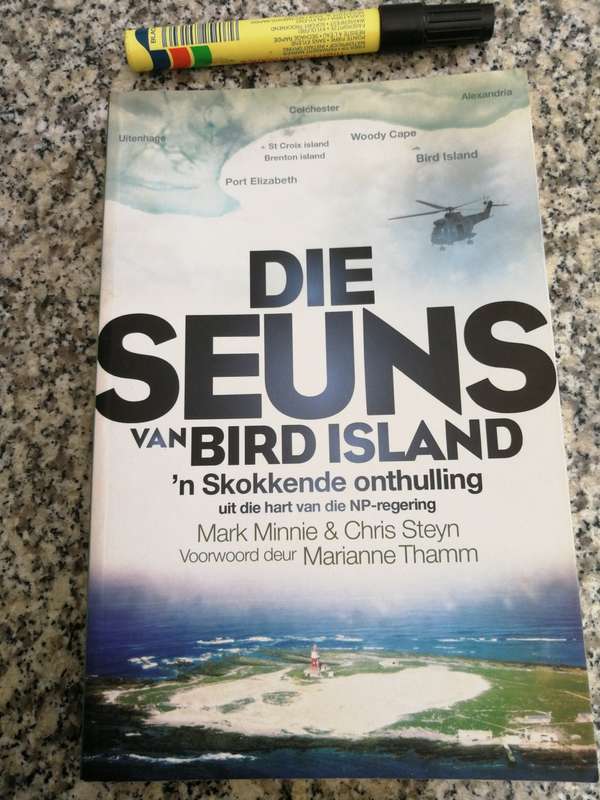 DIE SEUNS VAN  BIRD ISLAND `n SKOKKENDE ONTHULLING MARK MINNIE and CHRIS STEYN