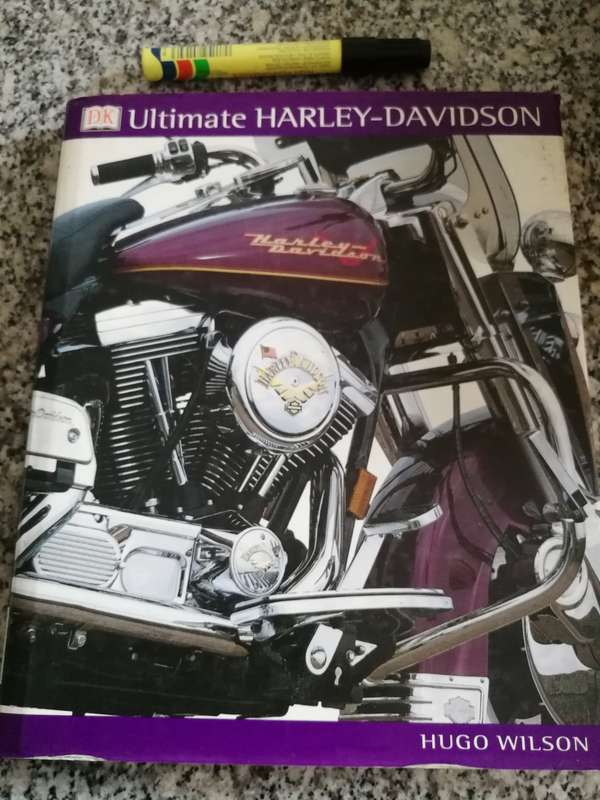 ULTIMATE HARLEY DAVIDSON  HUGO WILSON A DK Book A visual history from 1920  (  Motorcycles bikes