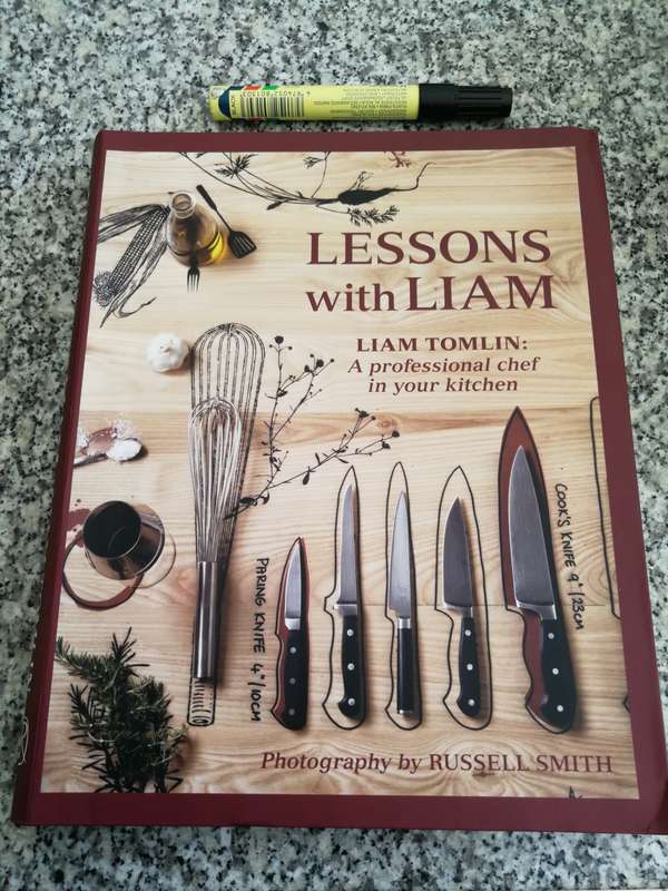 LESSONS WITH LIAM LIAM TOMLIN A Professional chef in your kitchen ( cookbook cooking )
