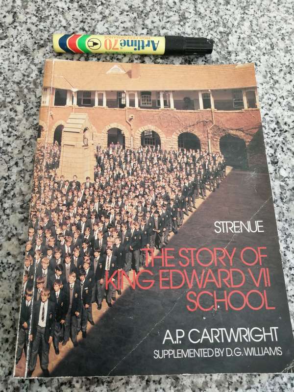 STRENUE THE STORY OF KING EDWARD SCHOOL  A P CARTWRIGHT Supplemented by D G WILLIAMS