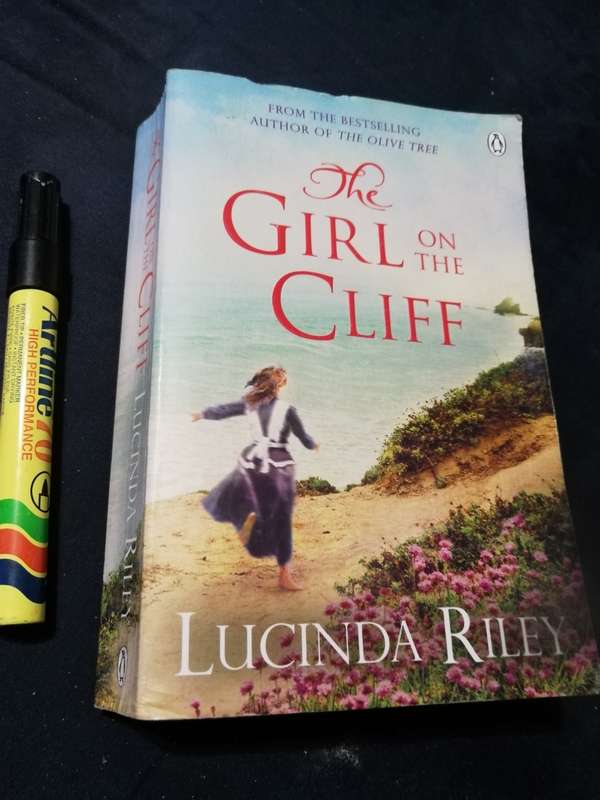 THE GIRL ON THE CLIFF LUCINDA RILEY