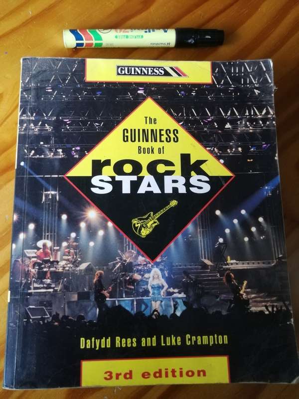 THE GUINNESS BOOK OF ROCK STARS DAFYDD REES  & LUKE CRAMPTON Third Edition  Reference