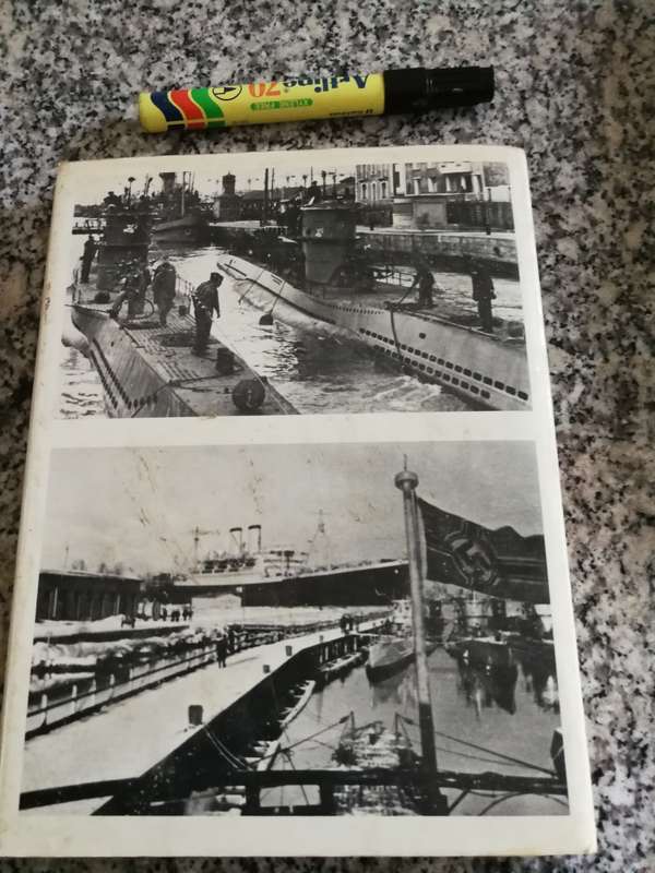U-BOATS UNDER THE SWASTIKA J P MALLMANN SHOWELL WORLD WAR TWO Second World war Submarines German