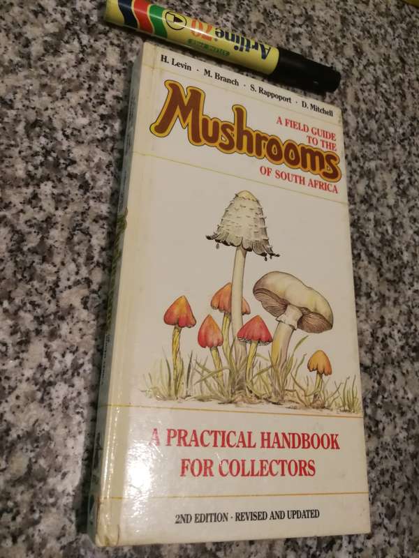 A FIELD GUIDE to the MUSHROOMS of SOUTH AFRICA Hilda Levin Margo Branch Simon Rappoport Derek Mitche