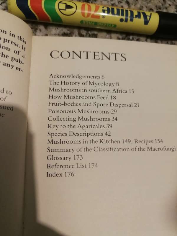 A FIELD GUIDE to the MUSHROOMS of SOUTH AFRICA Hilda Levin Margo Branch Simon Rappoport Derek Mitche