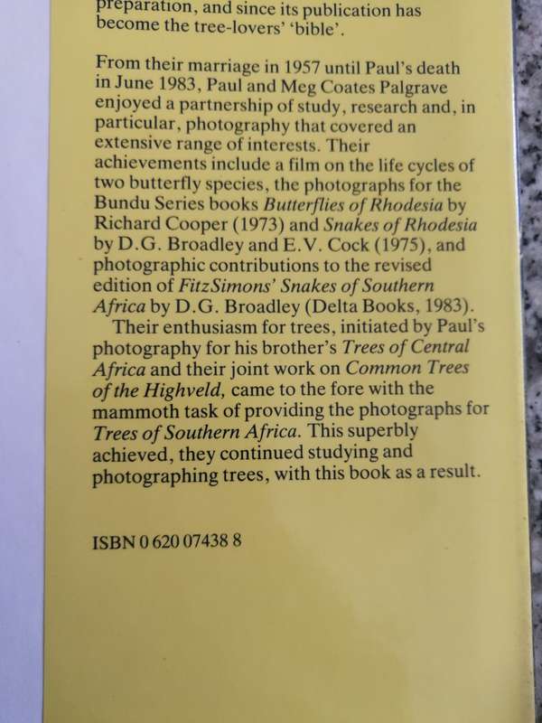 EVERYONES GUIDE TO TREES OF SOUTH AFRICA KEITH PAUL & MEG PALGRAVE incl Cycads & also Medicinal uses