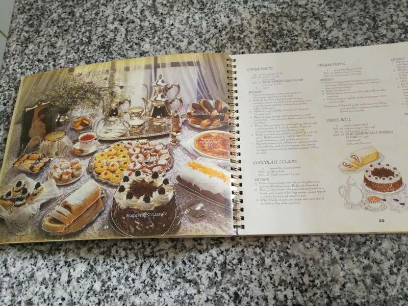 THE BLUE RIBBON BOOK OF BEAUTIFUL BAKING compiled by SHELLEY STEVENSON ( please note condition )