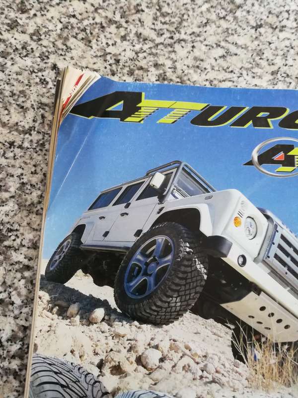 Bundle of 4 LAND ROVER Owner International  Magazines Land Rover Aug. Nov. 2013 Jan. & Apr. 2016
