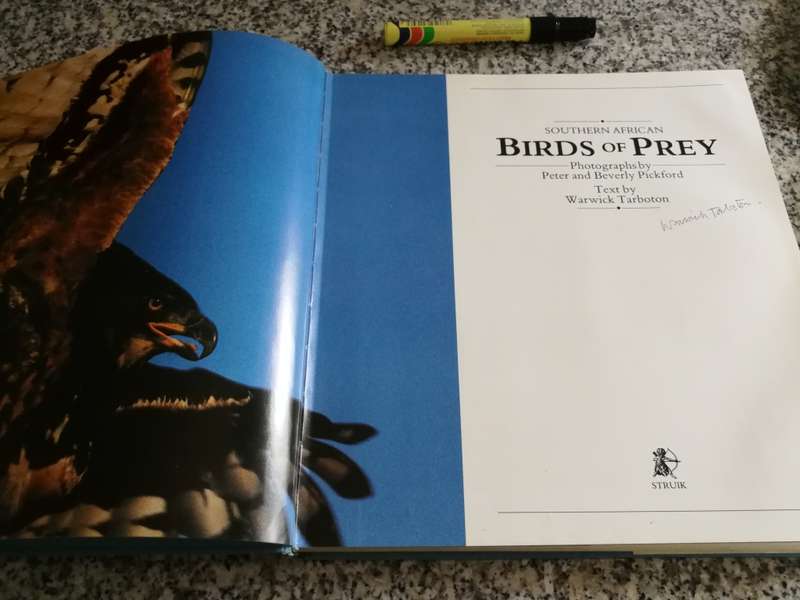SOUTHERN AFRICAN BIRDS of PREY WARWICK TARBOTON ( Signed )Peter & Beverly Pickford ( Eagles Vultures