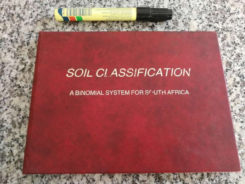SOIL CLASSIFICATION A Binomial System for South Africa C N MACVICAR R F LOXTON J M de VILLIERS  1988
