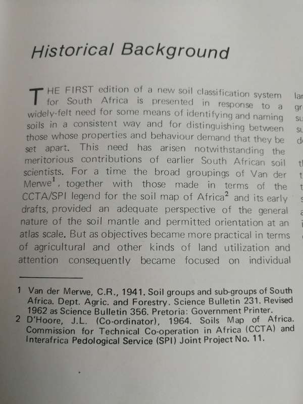 SOIL CLASSIFICATION A Binomial System for South Africa C N MACVICAR R F LOXTON J M de VILLIERS  1988
