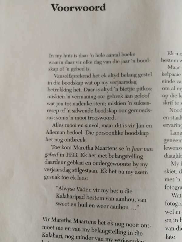 JAGTERS VAN DIE DUINE Die Storie van die KALAHARIELEEU FRITZ ELOFF 2002 Kalahari dorsland