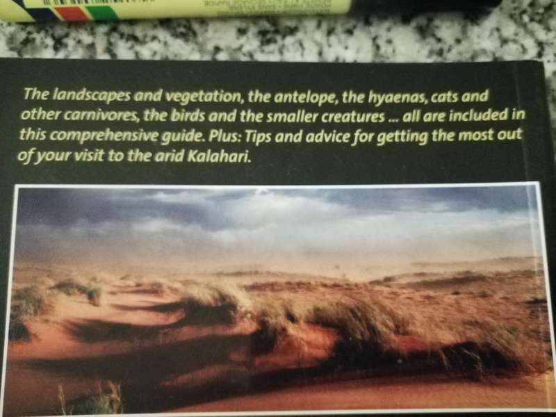 ARID KALAHARI A NATURAL HISTORY GUIDE Incl. Kgalagadi Transformation Park MILLS (  wildlife )