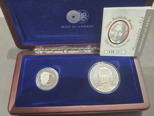 NELSON MANDELA 1/2 OUNCE PLATINUM & 1 OUNCE SILVER SET
