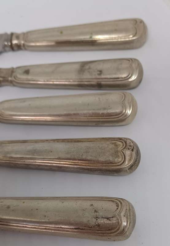 Five tableknives