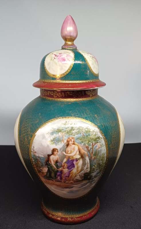 Stunning porcelain piece