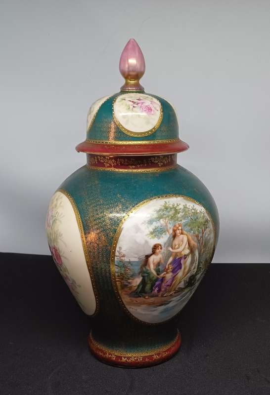 Stunning porcelain piece