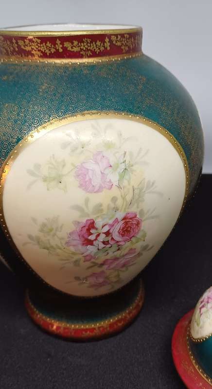 Stunning porcelain piece