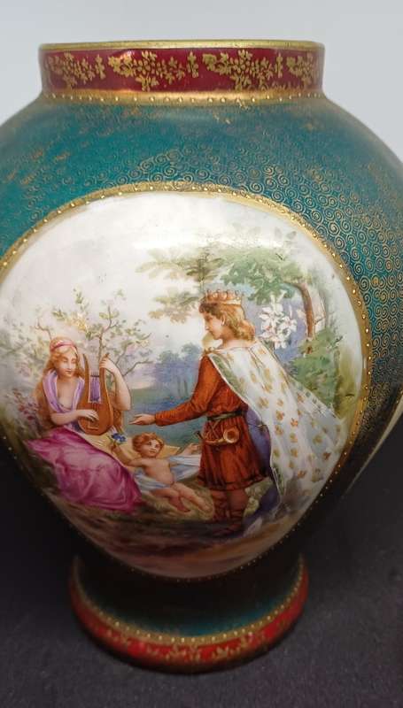 Stunning porcelain piece