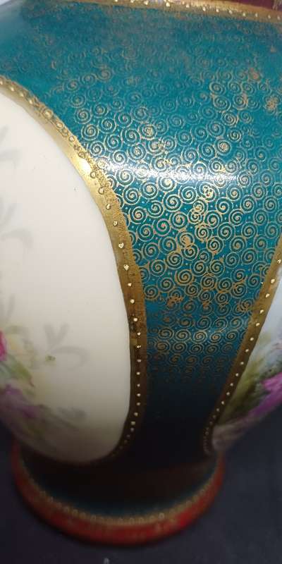 Stunning porcelain piece