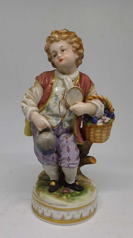 FIGURINE