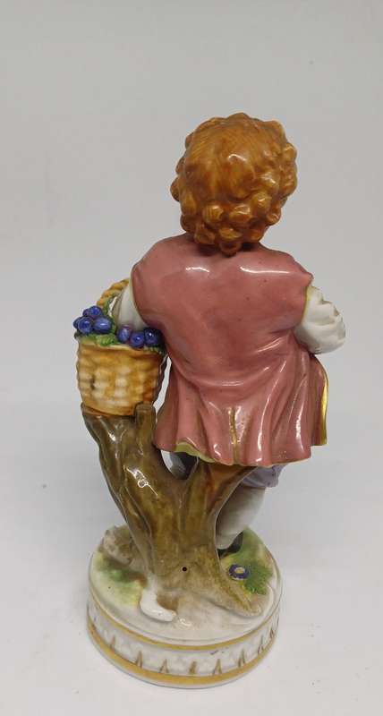 FIGURINE