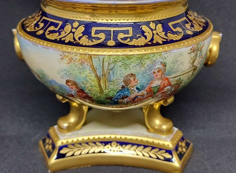 DRESDEN ANTIQUE PIECE
