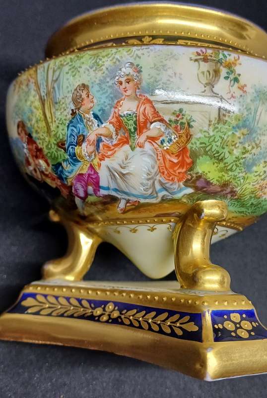DRESDEN ANTIQUE PIECE
