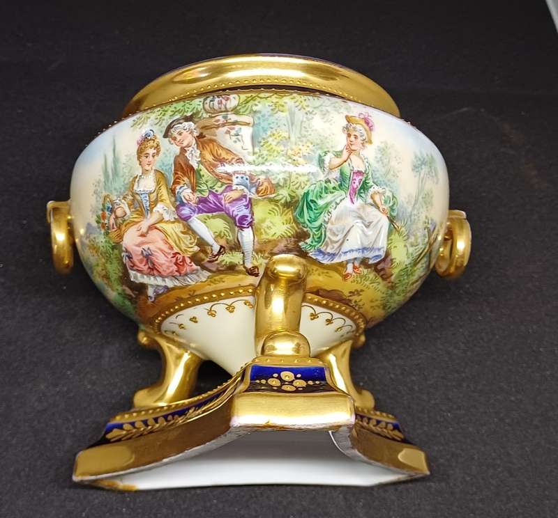 DRESDEN ANTIQUE PIECE