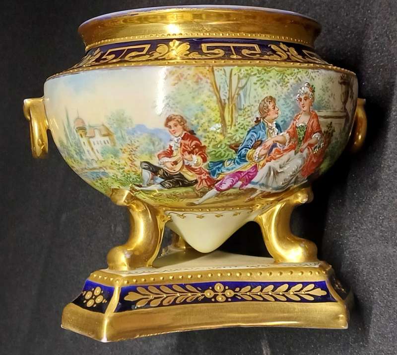 DRESDEN ANTIQUE PIECE