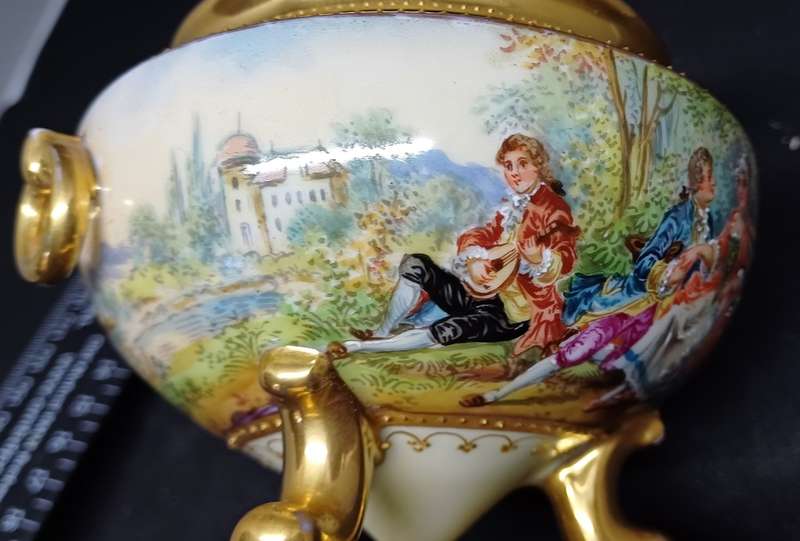 DRESDEN ANTIQUE PIECE
