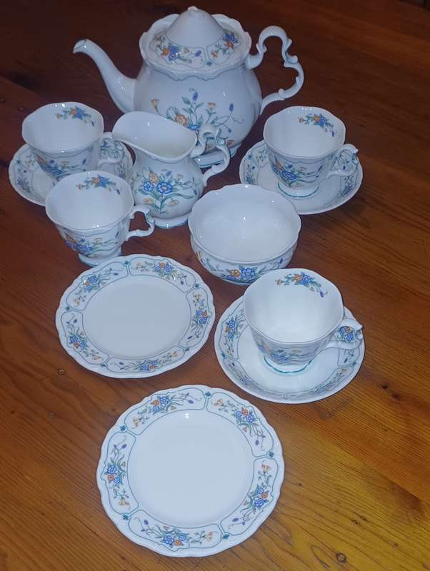 ROYAL ALBERT 1991 HAMLYN- FEW PIECES