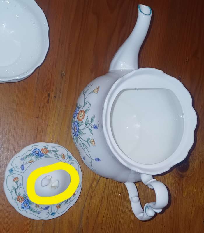 ROYAL ALBERT 1991 HAMLYN- FEW PIECES