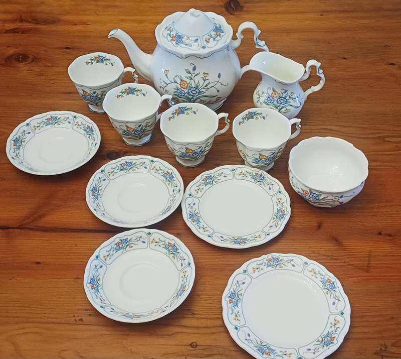 ROYAL ALBERT 1991 HAMLYN- FEW PIECES