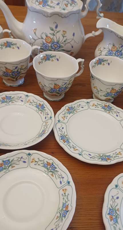 ROYAL ALBERT 1991 HAMLYN- FEW PIECES