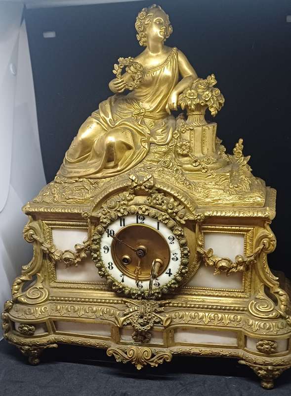 BEAUTIFUL SOLID ANTIQUE CLOCK