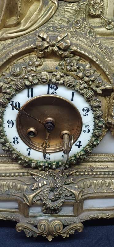 BEAUTIFUL SOLID ANTIQUE CLOCK
