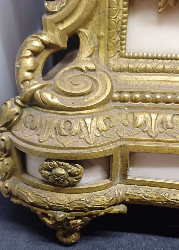 BEAUTIFUL SOLID ANTIQUE CLOCK