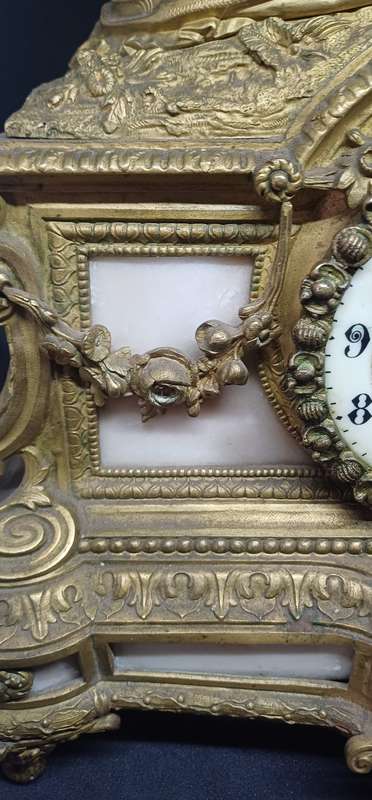 BEAUTIFUL SOLID ANTIQUE CLOCK