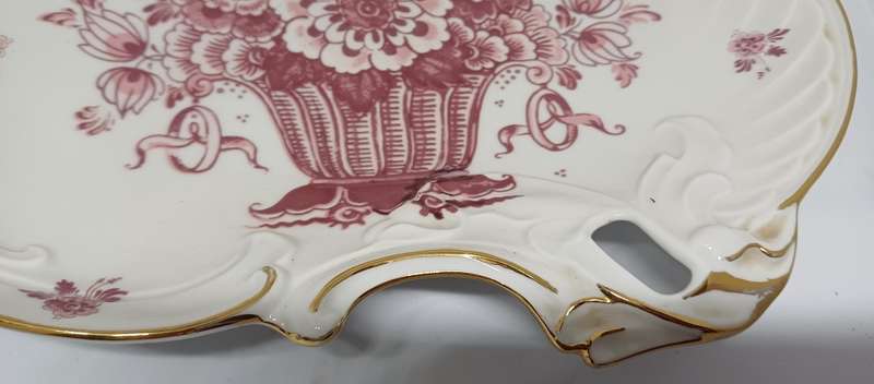 TWO PINK DELFT ITEMS