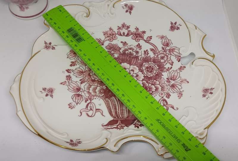 TWO PINK DELFT ITEMS