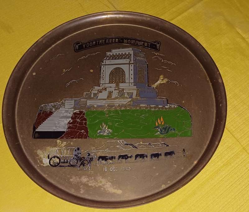 LARGE BRASS TRAY COMMEMORATION OF THE VOORTREKKER MONUMENT