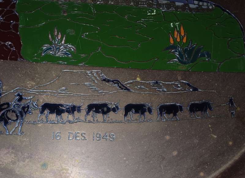 LARGE BRASS TRAY COMMEMORATION OF THE VOORTREKKER MONUMENT