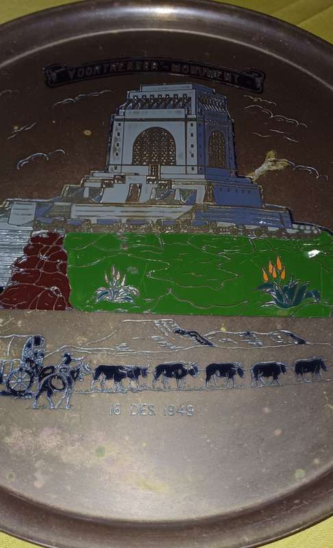 LARGE BRASS TRAY COMMEMORATION OF THE VOORTREKKER MONUMENT