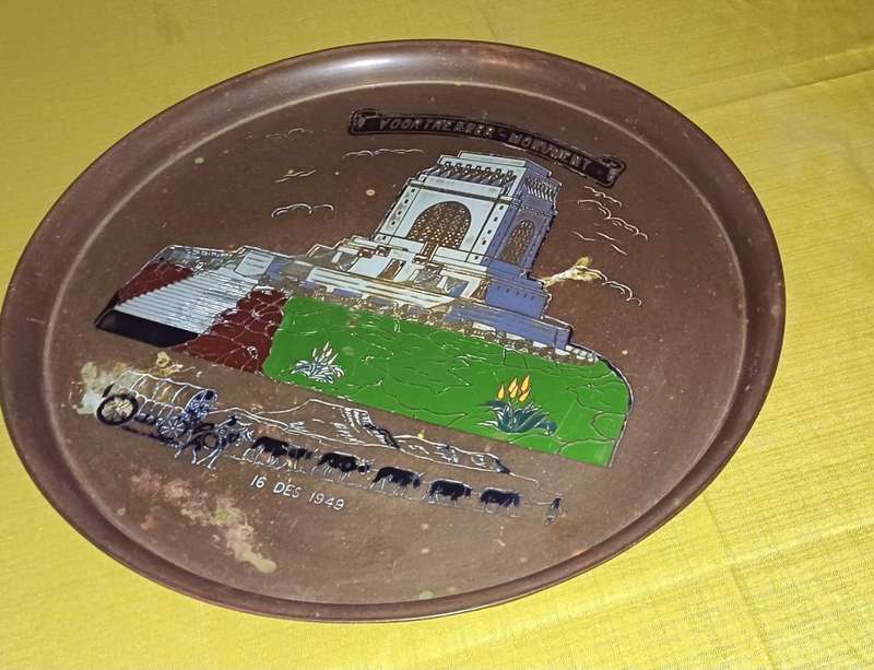 LARGE BRASS TRAY COMMEMORATION OF THE VOORTREKKER MONUMENT