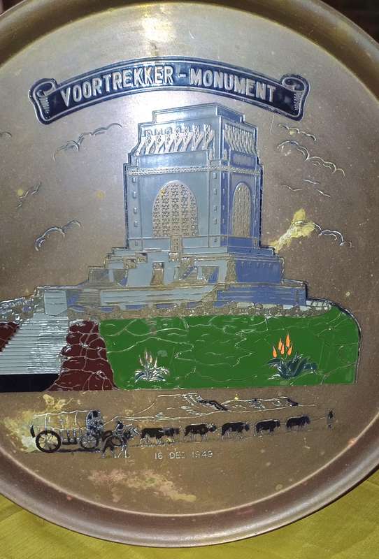 LARGE BRASS TRAY COMMEMORATION OF THE VOORTREKKER MONUMENT