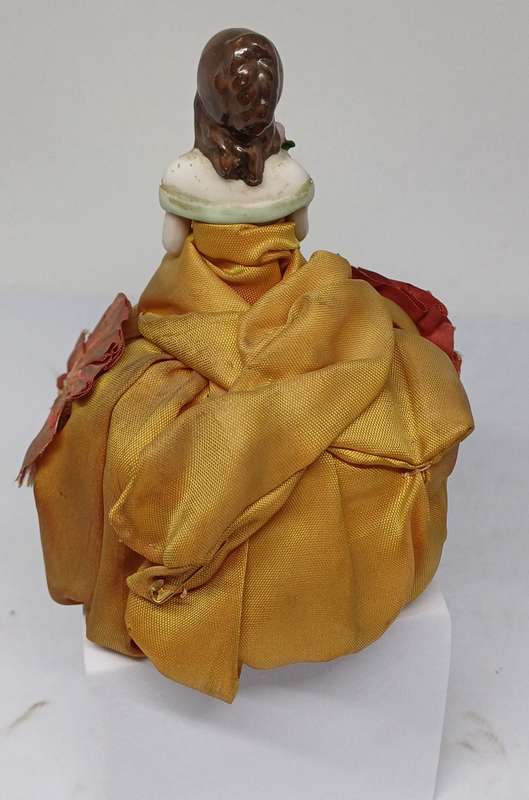Halfdoll pin holder