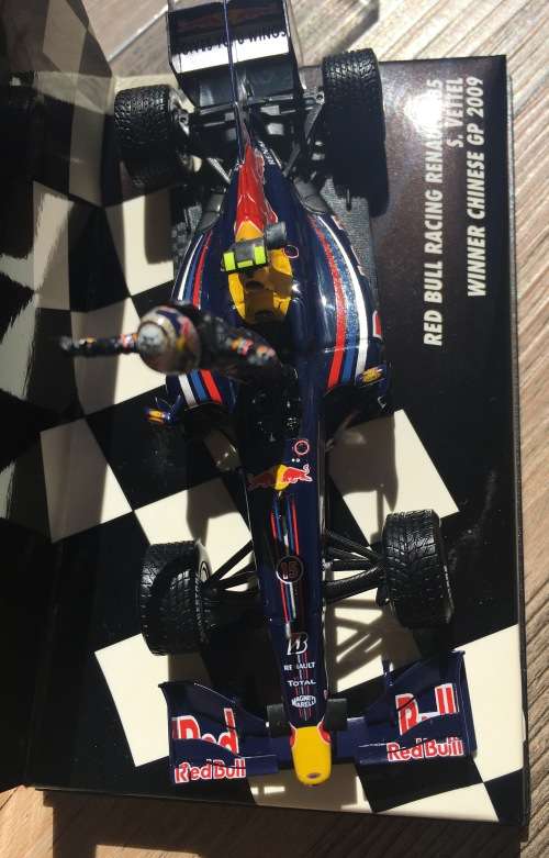 Minichamps Red Bull Winner Vettel 2009