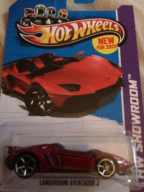 Hot wheels Lamborghini aventador red long card